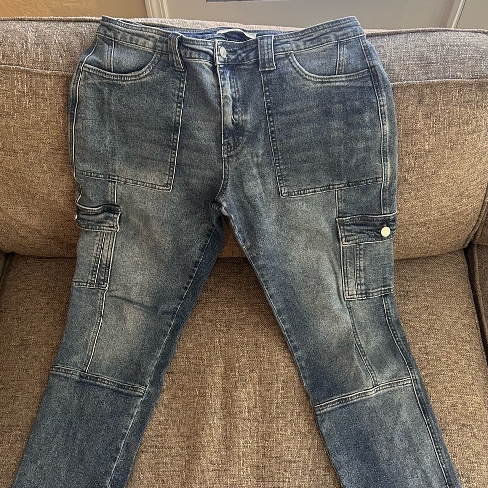 Stylish Blue Denim Cargo Jeans - Picture 2 of 7